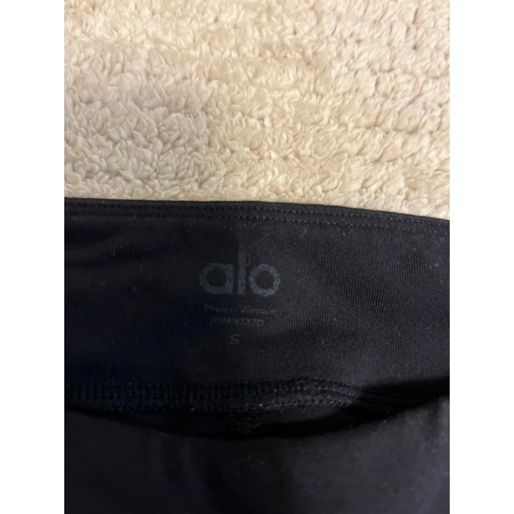 Alo yoga flare leggings black in color size small